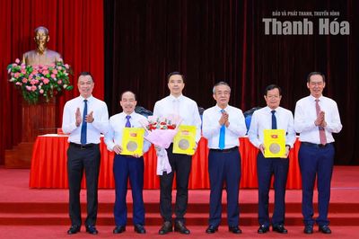 Công bố các quyết định thành lập Đảng bộ HĐND tỉnh; Đảng bộ MTTQ, đoàn thể tỉnh; Ban Tuyên giáo Tỉnh ủy