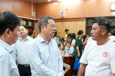 Lãnh đạo thành phố Đà Nẵng động viên 32 ngư dân bị nạn trên biển trở về địa phương