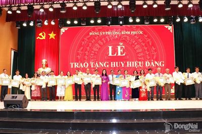 Đảng ủy phường Bình Phước trao Huy hiệu Đảng cho 210 đảng viên đợt 2-9