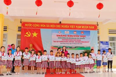 Cùng nâng bước học sinh đến trường