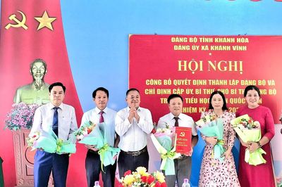 Đảng ủy xã Khánh Vĩnh công bố quyết định thành lập 3 đảng bộ trường học