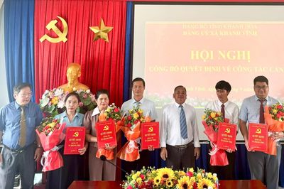 Đảng ủy xã Khánh Vĩnh công bố các quyết định về công tác cán bộ