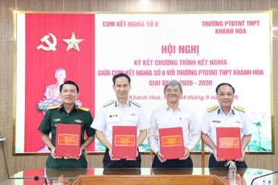 Cụm kết nghĩa số 8 các đơn vị quân đội ký kết chương trình kết nghĩa với Trường Phổ thông dân tộc nội trú THPT Khánh Hòa