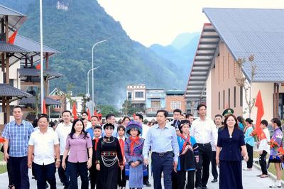 Bí thư Tỉnh ủy Dương Quốc Huy kiểm tra, tổng duyệt chương trình khai giảng tại Trường PTNT Tiểu học và THCS Mường Khương