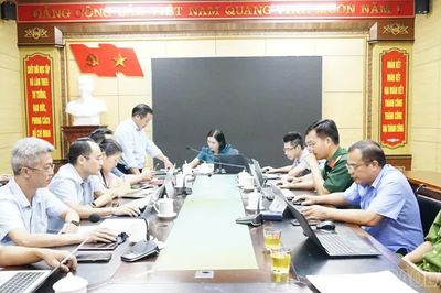 Phó Bí thư chuyên trách các cơ quan Đảng tỉnh Lê Thị Thanh Bình làm việc với Ban Thường vụ Đảng ủy xã Bản Liền