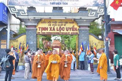 TP.HCM: Trang nghiêm cung tống kim quan Hòa thượng Thích Giác Tuấn đến nơi trà-tỳ