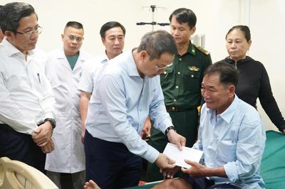 3 ngư dân Đà Nẵng trong 32 người được cứu sau vụ chìm tàu tiếp tục điều trị tại bệnh viện