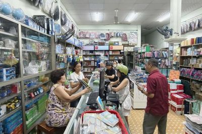 Gia Lai: Phụ huynh chật vật tìm sách giáo khoa khi năm học mới cận kề