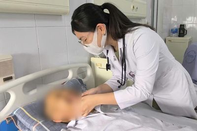 Sau uống thuốc Bắc chữa đau dạ dày, người đàn ông tổn thương gan nghiêm trọng