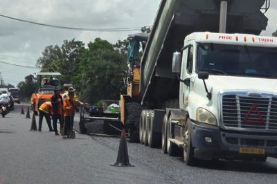 Tăng tốc thảm nhựa 10km mặt đường quốc lộ 61 qua An Giang