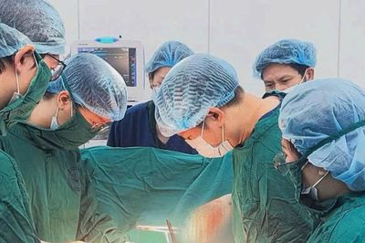 Sản phụ đau bụng, phát hiện vết nứt tử cung dài 3cm