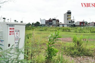 Giới đầu cơ 'đứng ngồi không yên' vì đất nền mất nửa giá