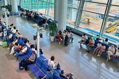 Sân bay Tân Sơn Nhất phục vụ hơn 725.000 khách trong kỳ nghỉ lễ, cho thấy vận tải hàng không tiếp tục tăng