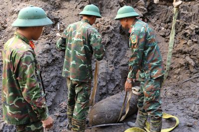 Di dời quả bom nặng 300kg ra khỏi tuyến phố trung tâm Hải Phòng