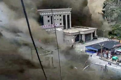 'Không ai có thể chạy thoát' tốc độ kinh hoàng lũ lụt như tận thế ở Nepal