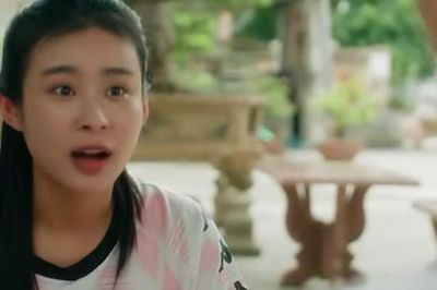 Minh (Thảo My) gia nhập đội bóng đá nữ của làng, phát hiện 'cao thủ' trong xóm trọ
