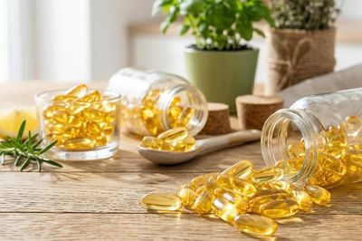Vì sao ăn cá tốt hơn dùng viên uống bổ sung omega-3?