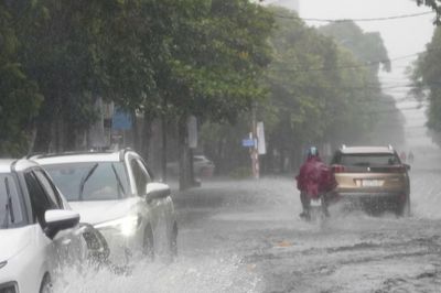 Cảnh báo mưa dông mạnh ở Nam Bộ, nước sông Đồng Nai lên cao