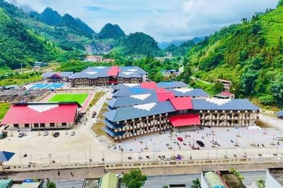 Hình ảnh rực rỡ điểm cầu trung tâm trong chương trình lễ khai giảng năm học 2026-2027