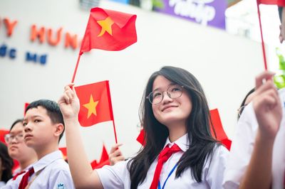 Học sinh Hà Nội rạng rỡ đón chào năm học mới