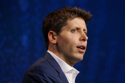 Sam Altman xin lỗi