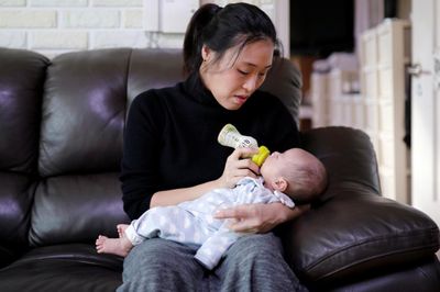 Lý do nhiều người trẻ Hàn Quốc sinh con ngoài hôn nhân