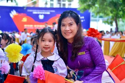 Học sinh cả nước hân hoan trong ngày khai giảng