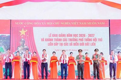 Hơn 14.000 học sinh vùng biên Nghệ An khai giảng trong những trường nội trú mới