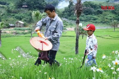 Theo nhịp bước đi tìm con chữ:Kỳ 1 - Khi mầm chữ trổ bông trên nương đá Bản Tèn