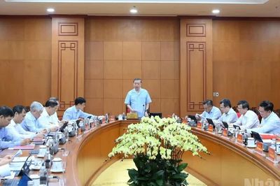Tăng cường xây dựng, chỉnh đốn Đảng và hệ thống chính trị trong sạch, vững mạnh toàn diện, đáp ứng yêu cầu phát triển của đất nước trong thời kỳ mới