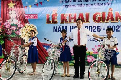 Học sinh vùng sâu, vùng dân tộc Khmer ở Cà Mau nô nức trong ngày khai trường