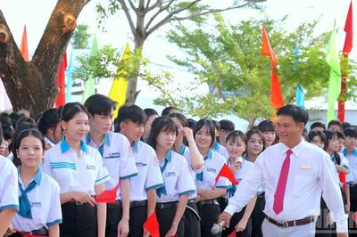 Đồng loạt khai giảng năm học mới tại vùng sông nước Cà Mau