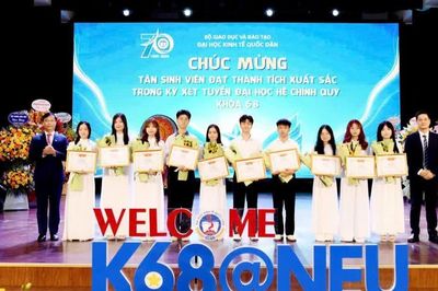 Hàng nghìn tân sinh viên bước vào năm học mới
