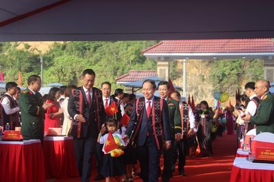 Phó Thủ tướng Chính phủ Lê Tiến Châu dự Lễ Khai giảng năm học mới tại nơi phên dậu phía Tây thành phố Đà Nẵng