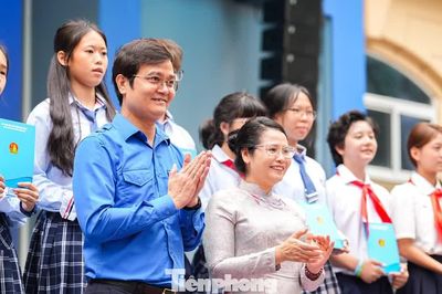 Những món quà đặc biệt trong ngày khai giảng của học sinh ba miền