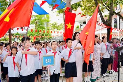 Hơn 2,3 triệu học sinh Thủ đô hân hoan chào đón năm học mới