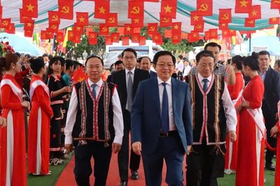 Phó Thủ tướng Hồ Quốc Dũng dự Lễ khai giảng tại trường vùng biên Gia Lai