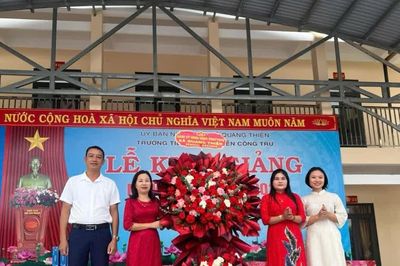 Hàng trăm nghìn học sinh Ninh Bình rộn ràng bước vào năm học mới