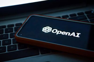 OpenAI và Microsoft lại bị kiện vì sử dụng bài báo để huấn luyện AI