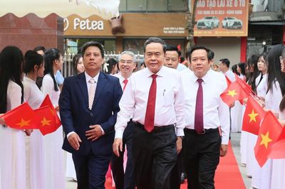 Chủ tịch Quốc hội Trần Thanh Mẫn dự lễ khai giảng tại Trường THPT Lê Quý Đôn