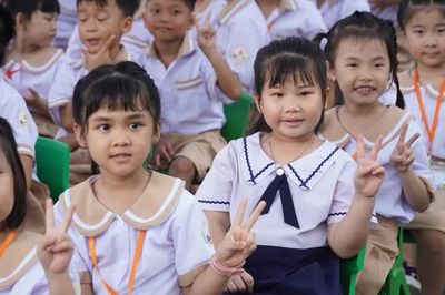 Ngôi trường 3 cấp đón những học sinh đầu tiên trong ngày khai giảng
