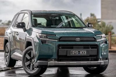 SUV bán chạy nhất của Toyota sắp có đối thủ mới