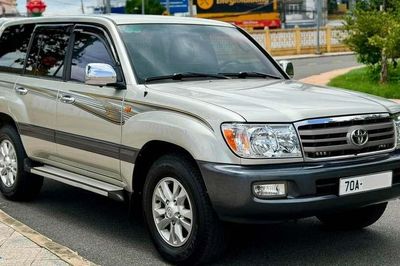 'SUV nồi đồng cối đá' Toyota Land Cruiser LC100 bán lại chỉ 400 triệu