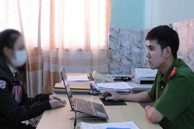 Giận chồng, người vợ trẻ bán vòng vàng, xe máy rồi dựng chuyện bị cướp