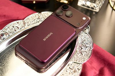 iPhone 18 Pro chưa ra mắt, loạt phụ kiện màu Dark Cherry bất ngờ lộ diện