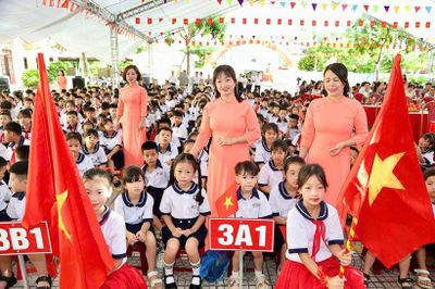 Hải Phòng tưng bừng khai giảng năm học mới