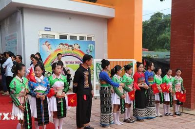 Rộn ràng trước giờ khai giảng tại trường phổ thông nội trú liên cấp nơi biên giới