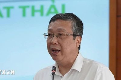 Kỷ luật Thứ trưởng Bộ Nông nghiệp và Môi trường Hoàng Trung