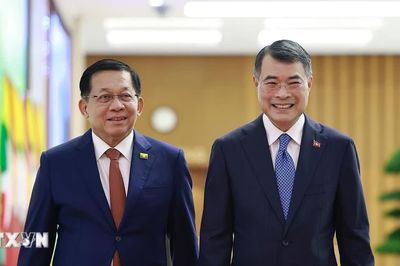 Thủ tướng Lê Minh Hưng hội kiến Tổng thống Myanmar Min Aung Hlaing