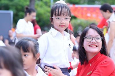 Cùng cô học trò nhỏ ngày đầu vào lớp Một